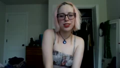 Snapshot of grimy_girlie chatting on September 27, 8:47 pm grimygirlie online show from September 27, 8:47 pm