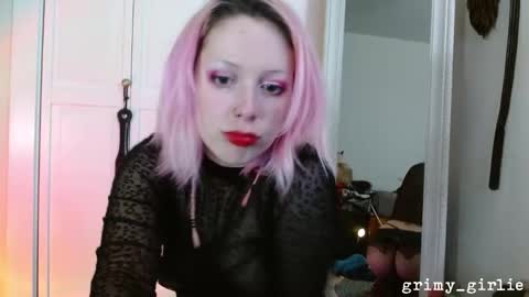 Snapshot of grimy_girlie chatting on February 25, 3:16 am grimygirlie online show from February 25, 3:16 am