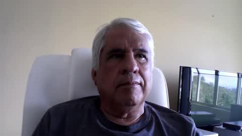 Snapshot of grisa01 chatting on April 1, 1:01 pm grisa01 online show from April 1, 1:01 pm
