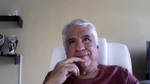 Snapshot of grisa01 chatting on April 2, 2:15 pm grisa01 online show from April 2, 2:15 pm