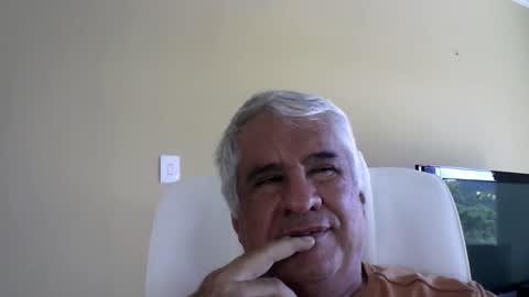 Snapshot of grisa01 chatting on April 5, 2:03 pm grisa01 online show from April 5, 2:03 pm