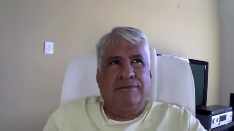 Snapshot of grisa01 chatting on April 15, 1:07 pm grisa01 online show from April 15, 1:07 pm