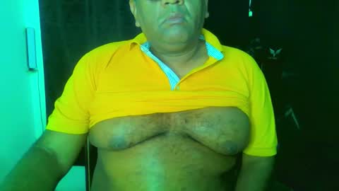 Snapshot of gryzzlybear chatting on November 16, 4:34 pm BEARGRYZZLY online show from November 16, 4:34 pm