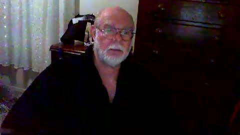 Snapshot of gtnolder60 chatting on April 21, 1:42 am Gary online show from April 21, 1:42 am