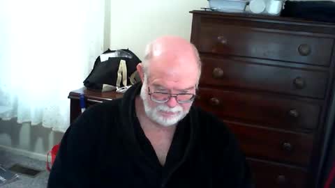 Snapshot of gtnolder60 chatting on April 26, 11:52 am Gary online show from April 26, 11:52 am