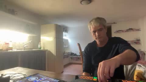 guardiannif_ online show from February 14, 7:21 pm