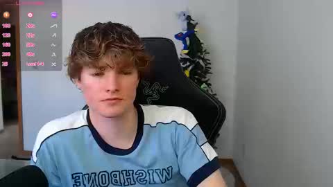 gucciboi4 online show from March 15, 4:02 pm