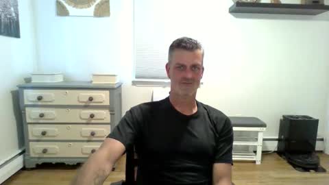 Snapshot of gudguy2025 chatting on June 4, 4:24 pm gudguy2025 online show from June 4, 4:24 pm