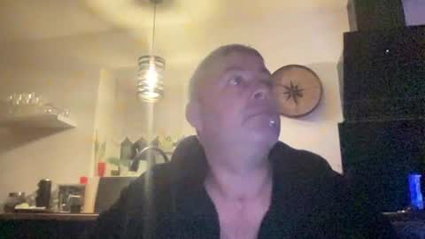 guil0 online show from October 6, 7:50 am