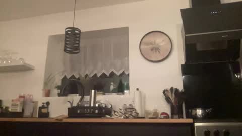 guil0 online show from February 15, 8:02 am