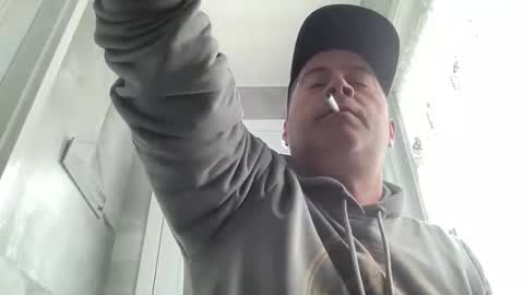 Snapshot of guil0 chatting on March 31, 5:35 pm guil0 online show from March 31, 5:35 pm