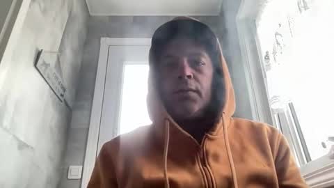 Snapshot of guil0 chatting on April 1, 11:11 am guil0 online show from April 1, 11:11 am