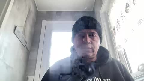 Snapshot of guil0 chatting on April 3, 10:24 am guil0 online show from April 3, 10:24 am
