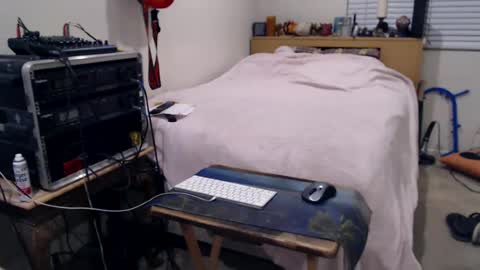 Snapshot of guitarsexgod2 chatting on July 20, 8:39 am guitarsexgod2 online show from July 20, 8:39 am
