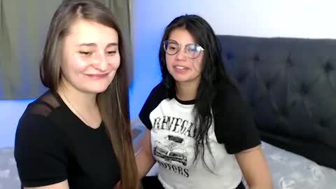 Snapshot of gumball_room chatting on December 31, 9:50 pm Vane blonde and Hazell black hair online show from December 31, 9:50 pm