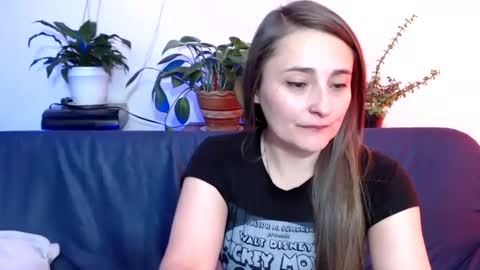 Snapshot of gumball_room chatting on January 22, 9:54 pm Vane blonde and Hazell black hair online show from January 22, 9:54 pm