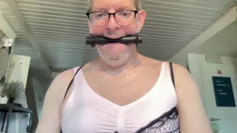 gummicasual online show from February 10, 9:35 am