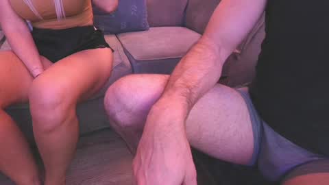 gunnyt1211 online show from April 18, 12:25 am