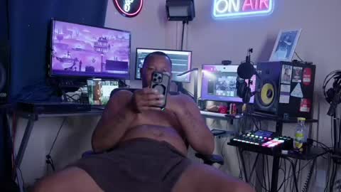 Snapshot of gunnznglory chatting on June 17, 3:57 pm Just online for a little while having fun online show from June 17, 3:57 pm