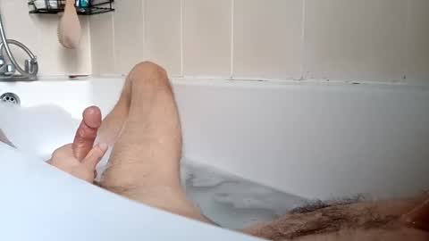 Snapshot of gunwo80 chatting on December 29, 11:29 am gunwo80 online show from December 29, 11:29 am