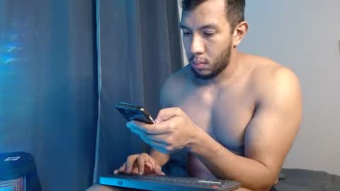 holl latino online show from January 9, 3:31 am