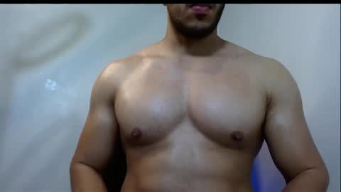 holl latino online show from April 15, 11:49 pm