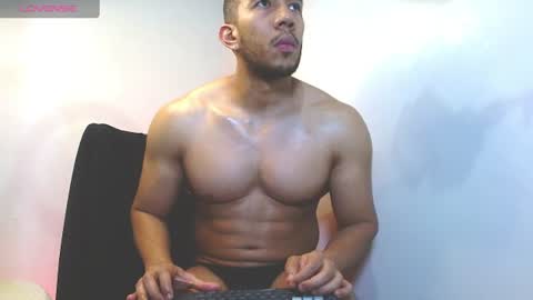 Snapshot of gurushake chatting on July 12, 7:05 pm holl latino online show from July 12, 7:05 pm
