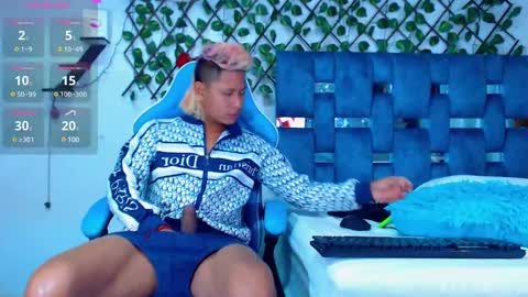 Snapshot of gurxxxt chatting on February 2, 2:24 pm Hakim online show from February 2, 2:24 pm