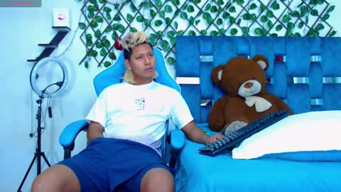 Snapshot of gurxxxt chatting on March 2, 3:37 pm Hakim online show from March 2, 3:37 pm