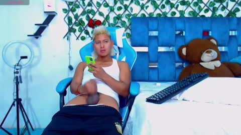 Snapshot of gurxxxt chatting on March 8, 6:37 pm Hakim online show from March 8, 6:37 pm