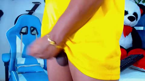 Snapshot of gurxxxt chatting on October 18, 7:03 pm Hakim online show from October 18, 7:03 pm