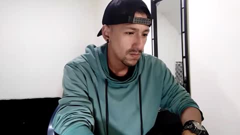 Snapshot of guykarim chatting on January 10, 8:51 am karim online show from January 10, 8:51 am