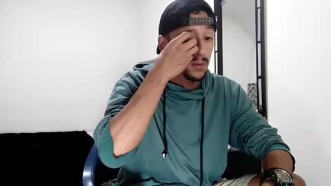 Snapshot of guykarim chatting on January 20, 5:26 am karim online show from January 20, 5:26 am