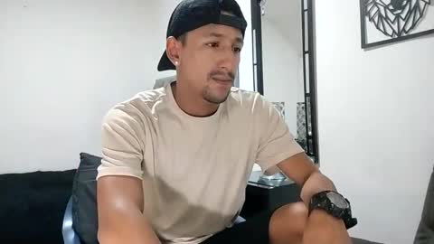 Snapshot of guykarim chatting on March 11, 11:04 pm karim online show from March 11, 11:04 pm