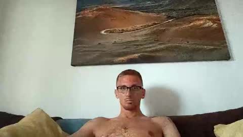 Snapshot of guynextdoor413389 chatting on April 3, 6:50 pm guynextdoor413389 online show from April 3, 6:50 pm