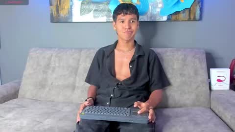 Snapshot of guys_from_turquoissestudios chatting on November 14, 1:04 am Carl Milton online show from November 14, 1:04 am