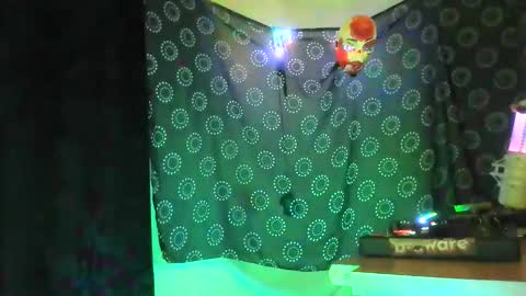 guyst049 online show from October 27, 6:01 pm