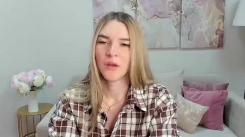 gwensmitt online show from June 28, 9:43 pm