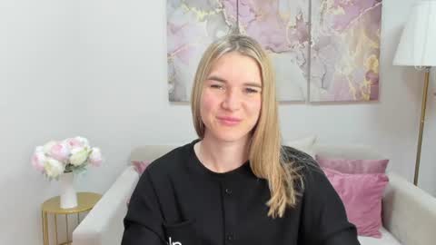 gwensmitt online show from July 12, 8:44 pm