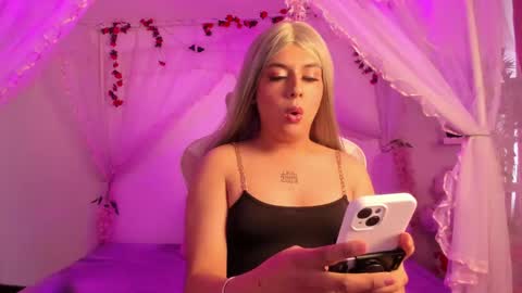 Isabella online show from May 2, 1:38 pm