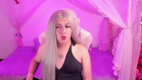 Isabella online show from May 9, 2:11 pm