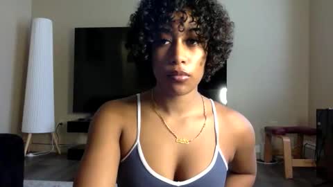 gyalxoxo online show from February 18, 6:15 pm