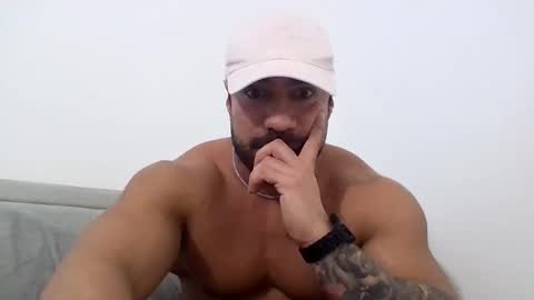 Snapshot of gymking999 chatting on February 6, 1:32 pm gymking999 online show from February 6, 1:32 pm