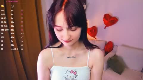 Kelly  Lilly online show from February 24, 7:01 pm