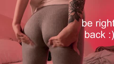 Snapshot of h2h0e chatting on December 28, 7:01 pm Lana online show from December 28, 7:01 pm