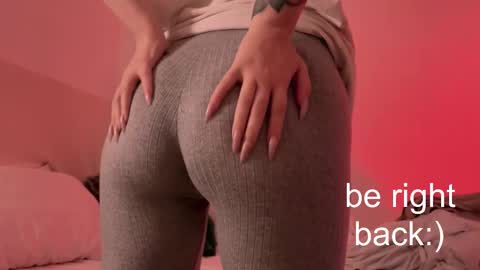 Snapshot of h2h0e chatting on February 16, 7:05 pm Lana online show from February 16, 7:05 pm