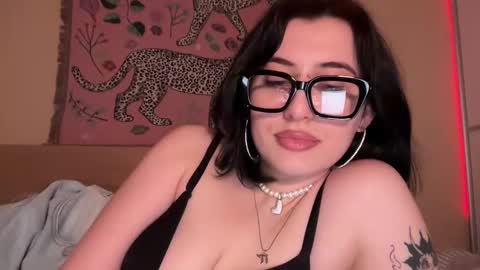 Snapshot of h3l9a_pataki chatting on March 20, 4:01 pm Helga online show from March 20, 4:01 pm