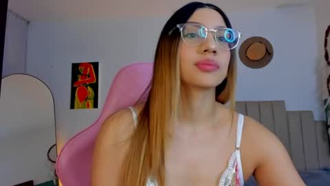 Snapshot of h3y_mia3 chatting on July 14, 4:06 am Paulina online show from July 14, 4:06 am