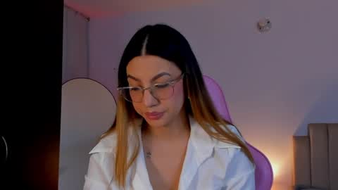 Snapshot of h3y_mia3 chatting on July 23, 1:58 am Paulina online show from July 23, 1:58 am