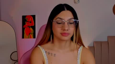 Snapshot of h3y_mia3 chatting on August 5, 3:20 am Paulina online show from August 5, 3:20 am